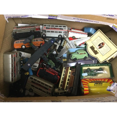 822 - A box of loose and boxed die cast vehicles, various makes including Dinky, Matchbox, Corgi and other... 