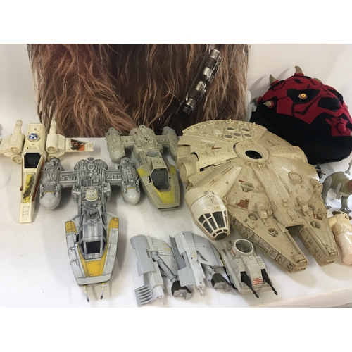 941 - A collection of both vintage and modern playworn Star Wars vehicles and figures plus other items NO ... 