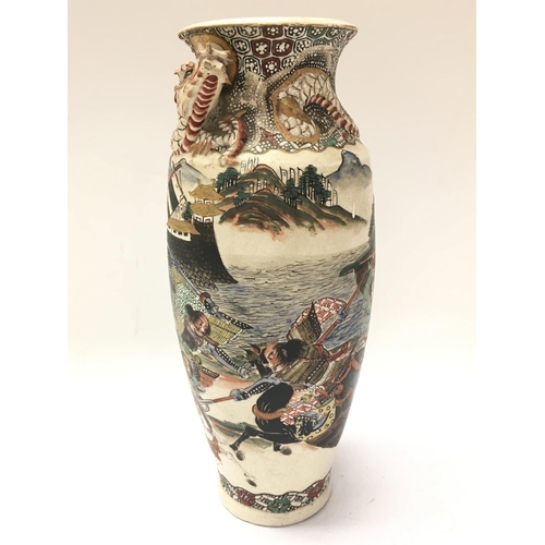 1024 - A Japanese Satsuma vase decorated with a battle scene and a dragon , approximately 25cm tall. Postag... 