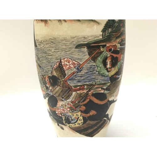 1024 - A Japanese Satsuma vase decorated with a battle scene and a dragon , approximately 25cm tall. Postag... 