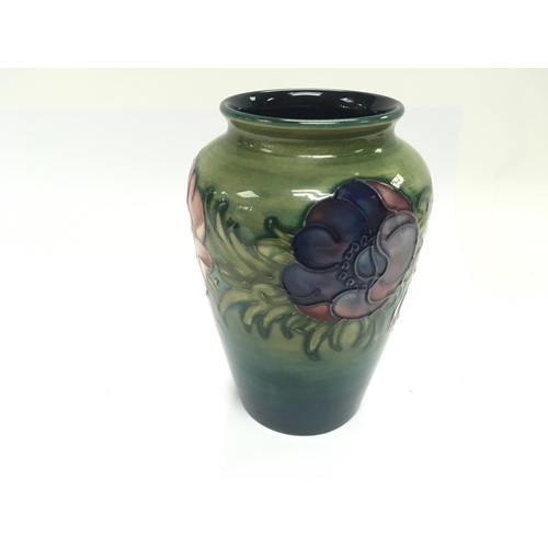 1195 - A Moorcroft vase from 1950s. 15cm tall. Good condition.