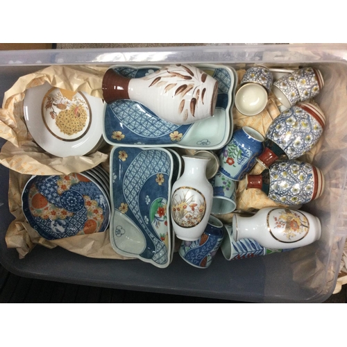 1256 - Two boxes of ceramics including blue and white Old Willow pattern plates, Oriental figure etc. Shipp... 