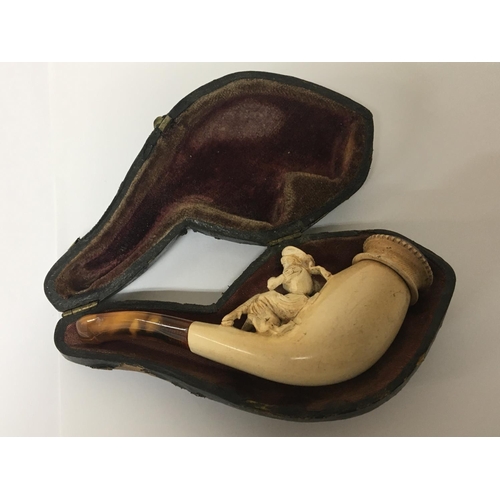 902 - A Meerschaum pipe in a fitted case