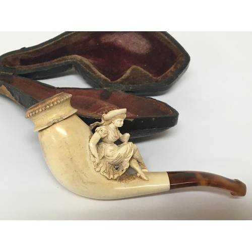 902 - A Meerschaum pipe in a fitted case