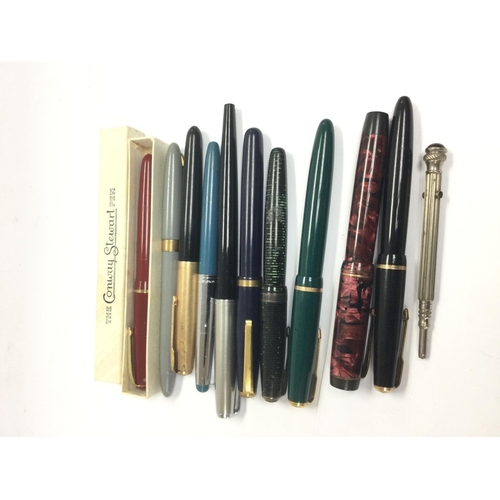 919 - A collection of fountain pens and a propelling pencil. Includes Parkers, a Conway Stewart and others... 