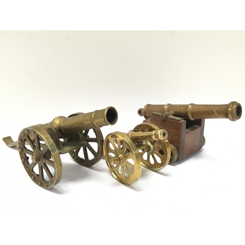 923 - Small brass model cannons, 6.5-9cm tall Approx. Postage category C