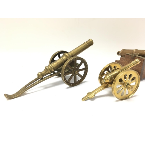 923 - Small brass model cannons, 6.5-9cm tall Approx. Postage category C