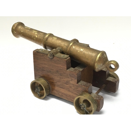 923 - Small brass model cannons, 6.5-9cm tall Approx. Postage category C