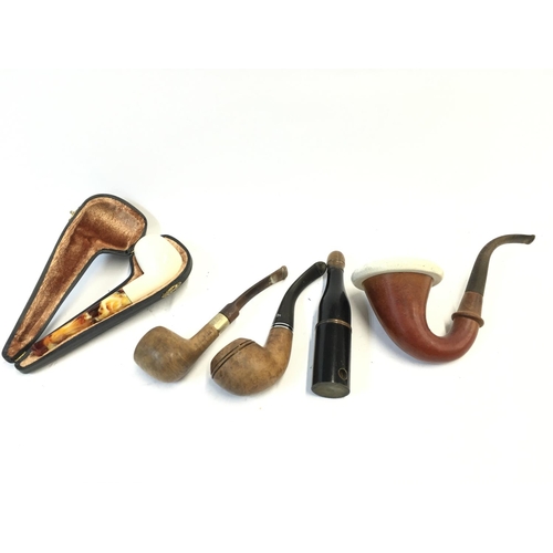 978 - A small collection of smoking pipes. Postage B