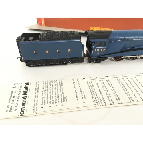 135 - 2 x Boxed Hornby model locomotive with tenders. 00 gauge. R855 FLYING SCOTSMAN and R372 SEAGULL.