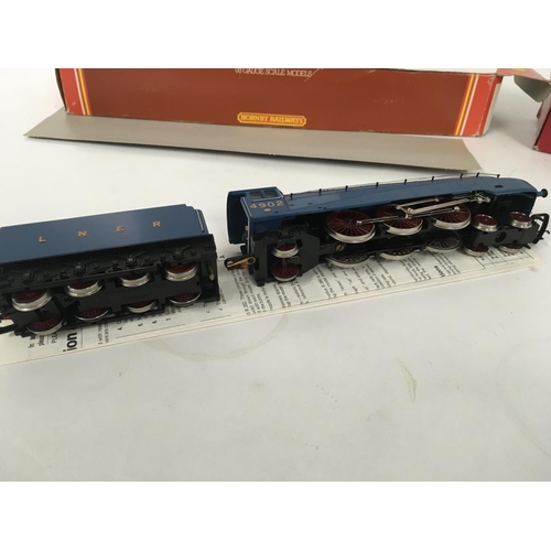 135 - 2 x Boxed Hornby model locomotive with tenders. 00 gauge. R855 FLYING SCOTSMAN and R372 SEAGULL.