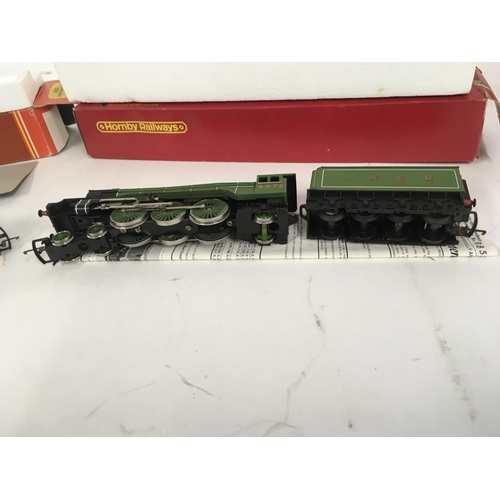 135 - 2 x Boxed Hornby model locomotive with tenders. 00 gauge. R855 FLYING SCOTSMAN and R372 SEAGULL.