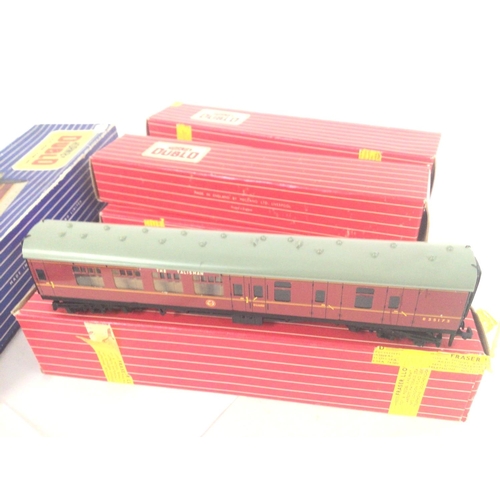 496 - A Boxed Hornby Dublo T.P.O. Mail Van and 5 Boxed Coaches.