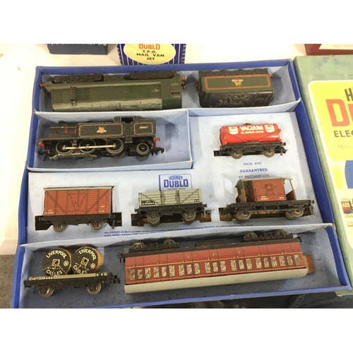 501 - A collection of Hornby Dublo model railway trains and accessories 00 gauge mostly boxed. Includes so... 