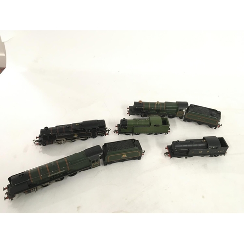 504 - A collection of of 5 loose model locomotives 2 with tenders 00 gauge. Hornby Dublo.