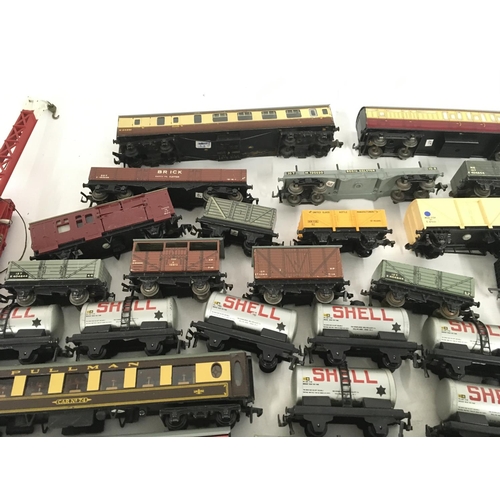 506 - A collection in excess of 50 pieces of model railway carriages and wagons both tinplate and plastic.... 