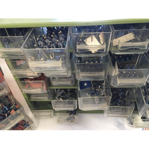 659 - A substantial collection of model soldiers in 14 boxes. Includes both lead and plastic with some han... 