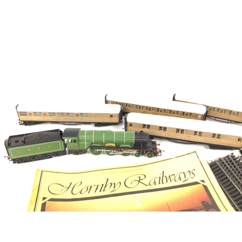 89 - A Hornby 00 Gauge Flying Scotsman. Coaches and Track.