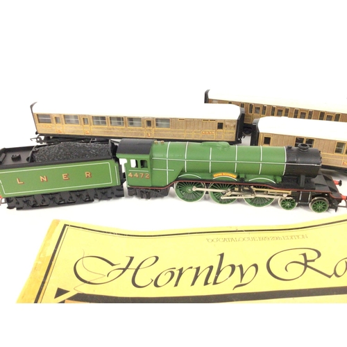 89 - A Hornby 00 Gauge Flying Scotsman. Coaches and Track.