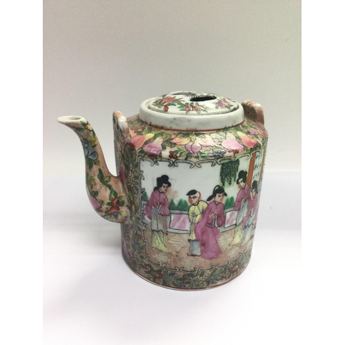 1009 - A Cantonese famille rose teapot, approx height 16cm. Shipping category D.- NO RESERVE