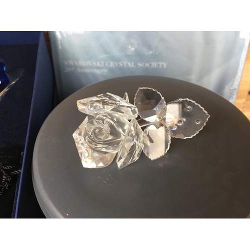 1135 - Boxed Swarovski flowers and butterflies- including tulips and Rose, together with a Swarovski Crysta... 