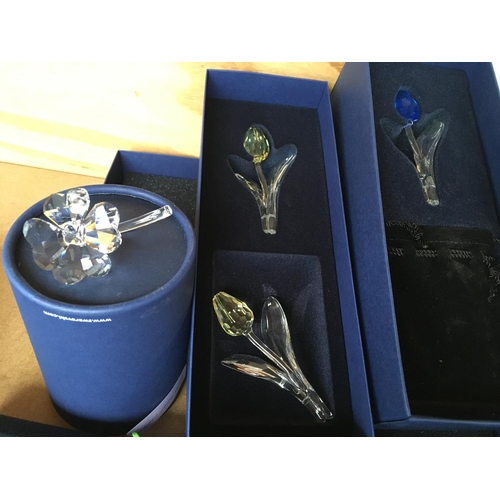 1135 - Boxed Swarovski flowers and butterflies- including tulips and Rose, together with a Swarovski Crysta... 