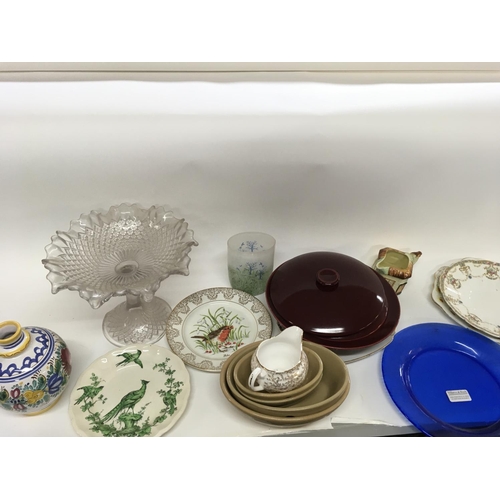 1176 - Assorted lot of ceramic and glass items. Postage D- NO RESERVE