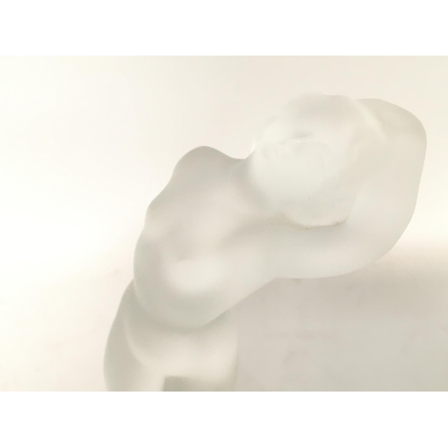 1221 - A 20th century French frosted glass Lalique Danseuse bras leves figure. Arm missing and professional... 