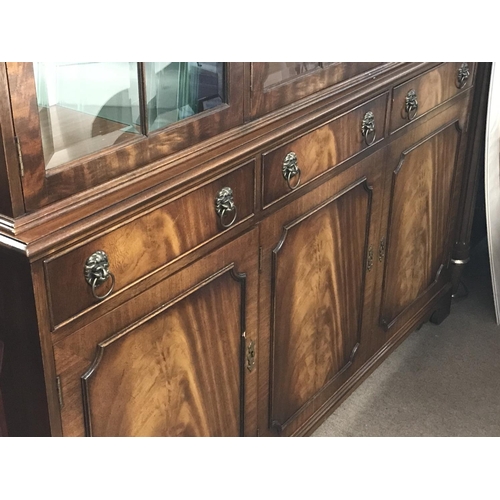 1464 - A mahogany reproduction display cabinet with glass shelves and cutlery, dimensions 40x150x200cm