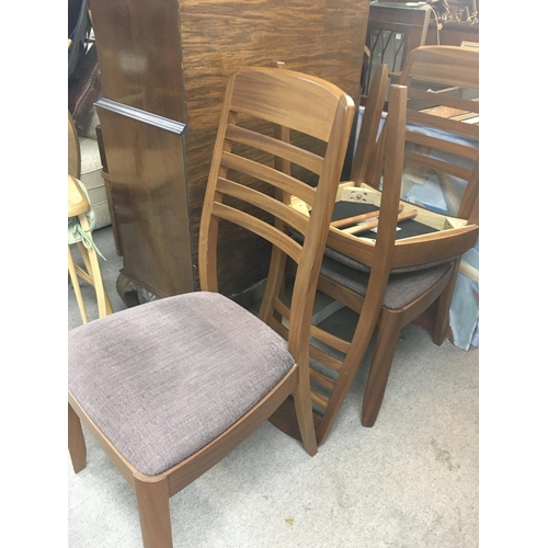 1489 - A modern teak dining table and four chairs. Table diameter approx 100cm.