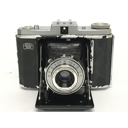 1940 - A vintage Zeiss Ikon Nettar Novar-Anastigmat F6.3 75mm folding camera with vintage camera case. Post... 