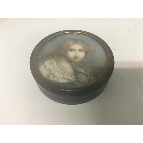 900 - A early 19th century circular tortoiseshell box 9.5 cm inset with a portrait of a maiden attributed ... 