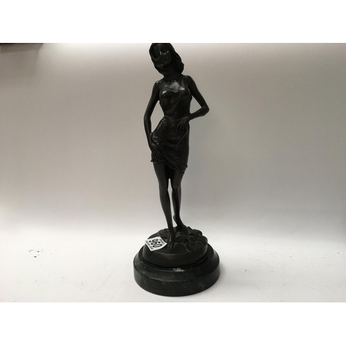 960 - A bronzed figure in the form of a maiden on marble base 32 cm .