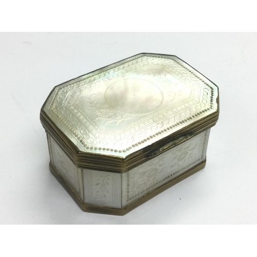 980 - A small mother of pearl trinket box, approx width 6cm. Shipping category A.