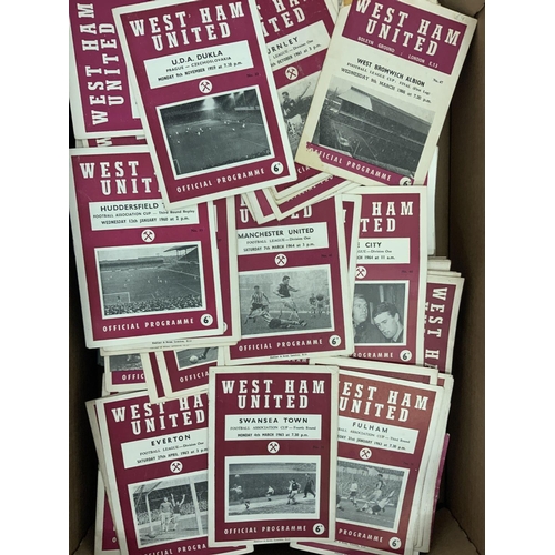 216 - West Ham Home Football Programmes: Nice collection of the small Hammer style programmes from 58/59 t... 