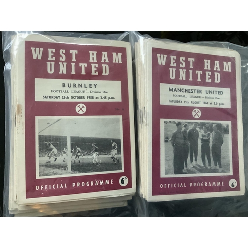 232 - West Ham Home Football Programmes: The start of the small Hammer style programmes. 58/59 x 14, 59/60... 