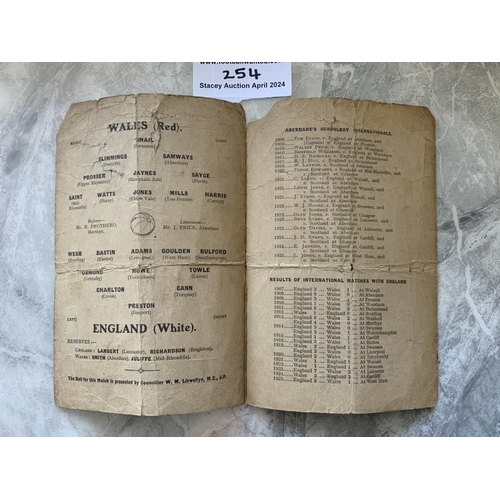 254 - 1926 Wales Schools v England Football Programme At Aberdare: Poor/fair condition with heavy folding,... 