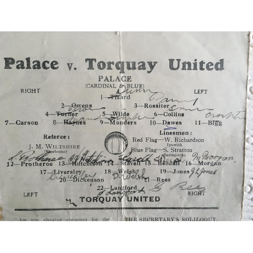 320 - 34/35 Crystal Palace v Torquay United Signed Football Programme: Signed to team page by all 11 of th... 