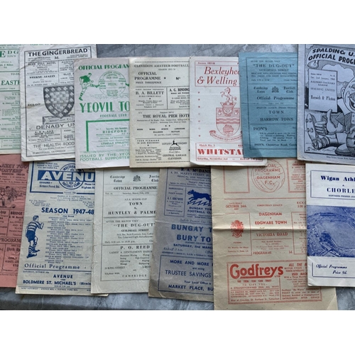 380 - Non League Football Programmes: Wide variety of clubs to include 54/55 Yeovil v Bideford, 58/59 Barn... 