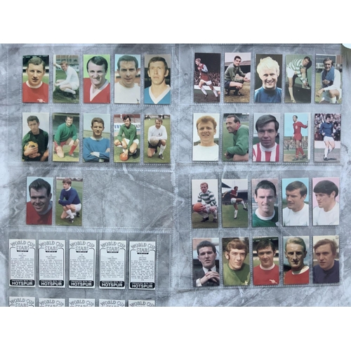 431 - Hornet World Cup 1970 Football Cards: Complete set of 72 in excellent condition. (72)