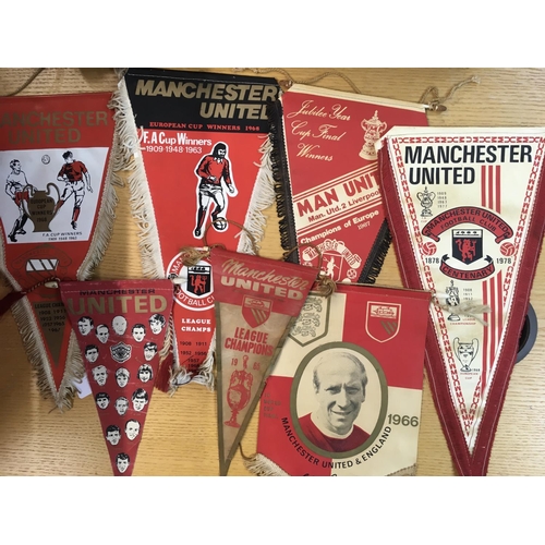 511 - Manchester United Football Pennants: Bobby Charlton 1966, League Champions 1965, 1978 Centenary, 196... 