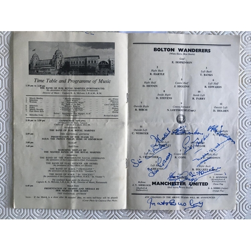 523 - 1958 Manchester United Signed FA Cup Final Programme: Signed to team page by 9 players plus Matt Bus... 