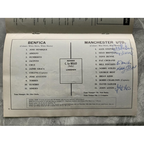 527 - 1968 Manchester United European Cup Final Signed Programme: Original programme v Benfica is signed t... 