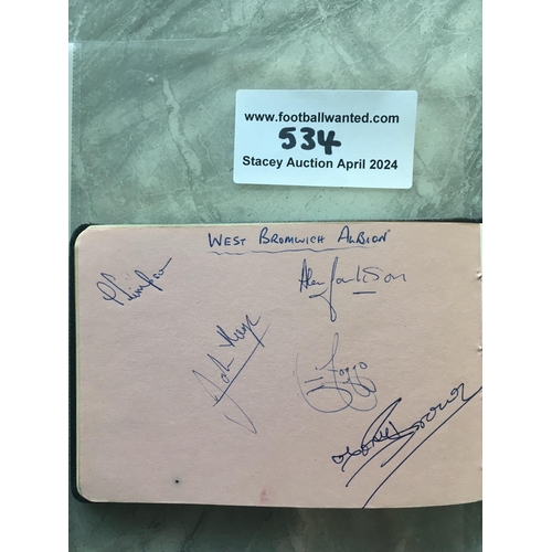 534 - Bobby Charlton Matt Busby + Chelsea Football Autographs: Whole page of autograph book with clear sig... 