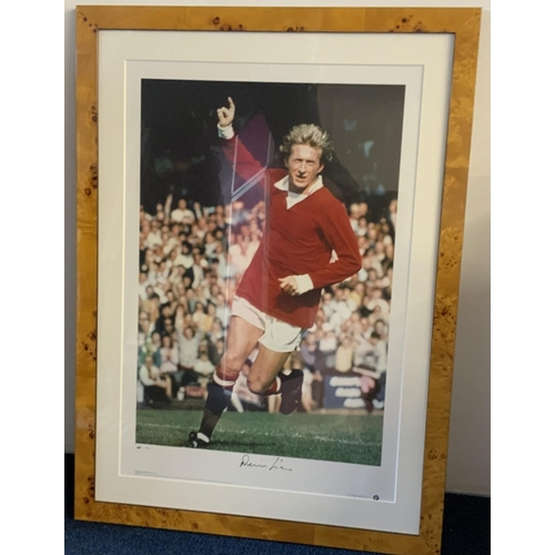 552 - Denis Law Manchester United Signed Framed Print: Big Blue Tube print signed by Denis pictured in Man... 