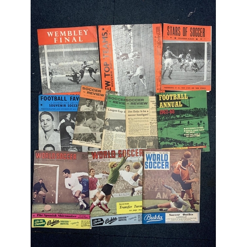 622A - Charles Buchans Football Magazines + More: Excellent private collection spanning the whole 60s with ... 