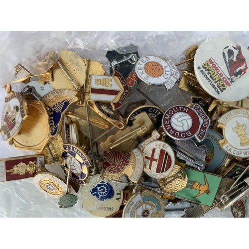 647 - Football Badge Collection: Described to us as 1970s but we saw many earlier. Some nice pin badges in... 