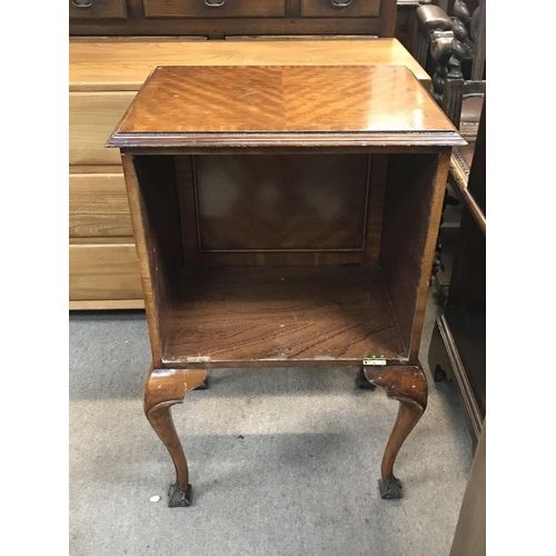 1343 - A walnut record cabinet. Dimensions 38x48x76cm