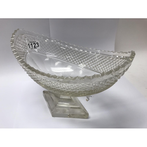 1123 - An oval cut glass bowl on a lozenge base