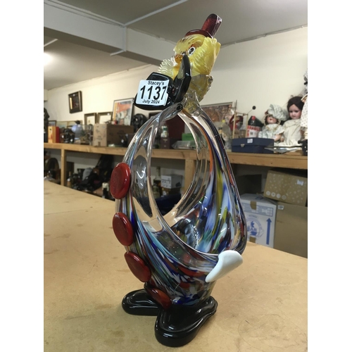 1137 - A Murano glass clown in the form of a vase